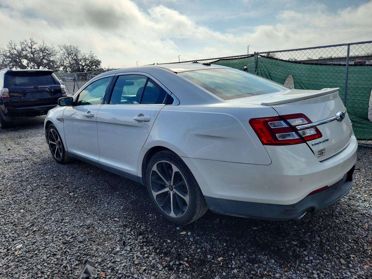 2015 Ford Taurus Sel - Фото 2