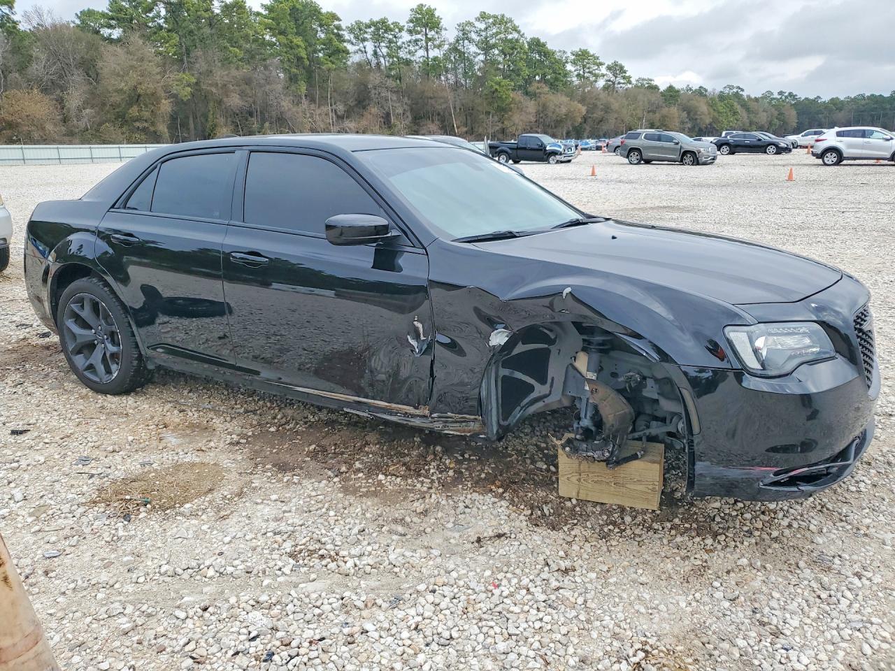 2022 Chrysler 300 Touring - Фото 4