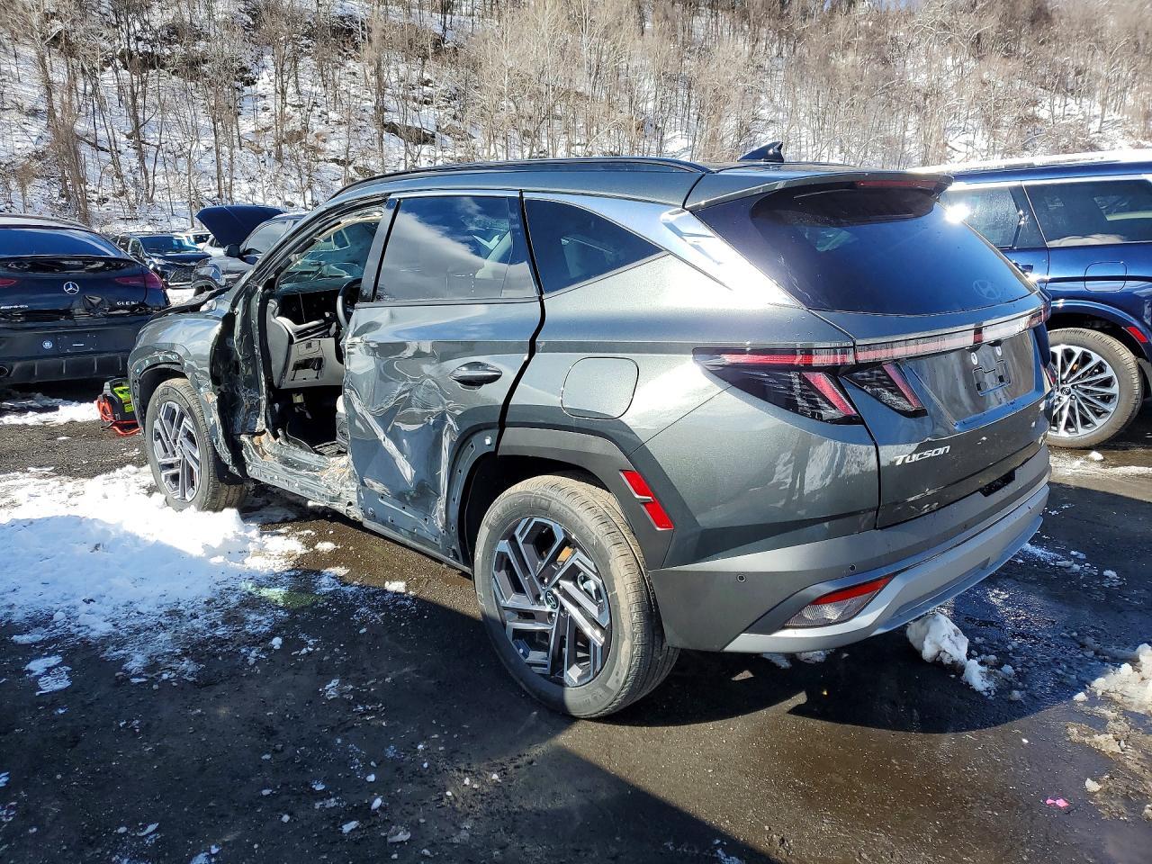 2025 Hyundai Tucson Hybrid Limited - Image 2