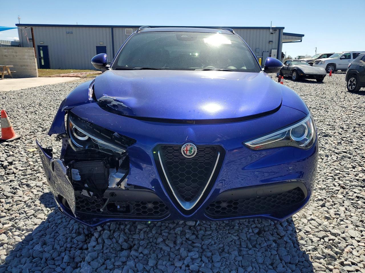 2022 Alfa Romeo Stelvio Ti - Image 5