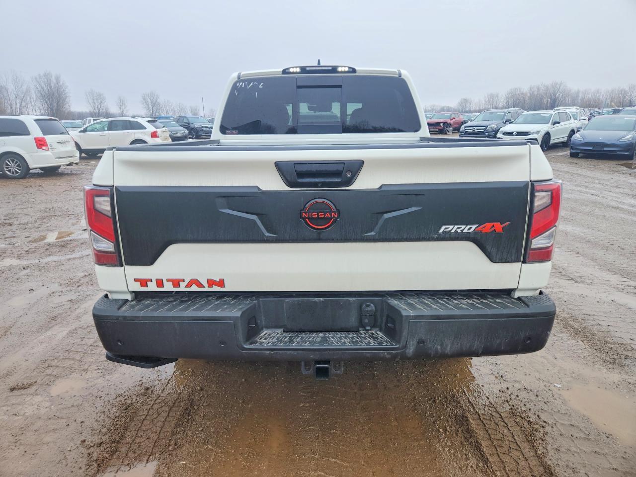 2024 Nissan Titan Pro-4X - Фото 6