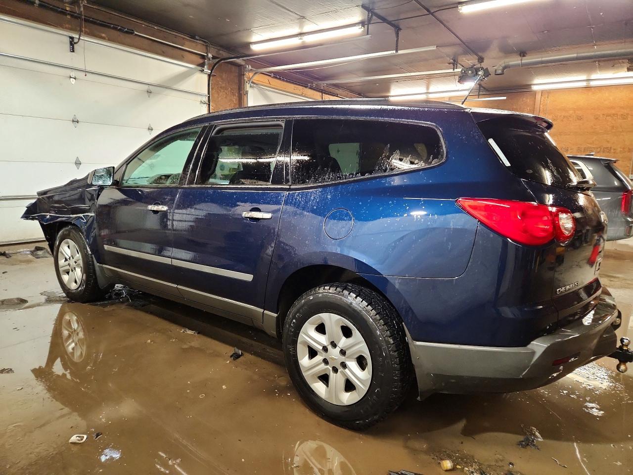 2009 Chevrolet Traverse Ls - Image 2