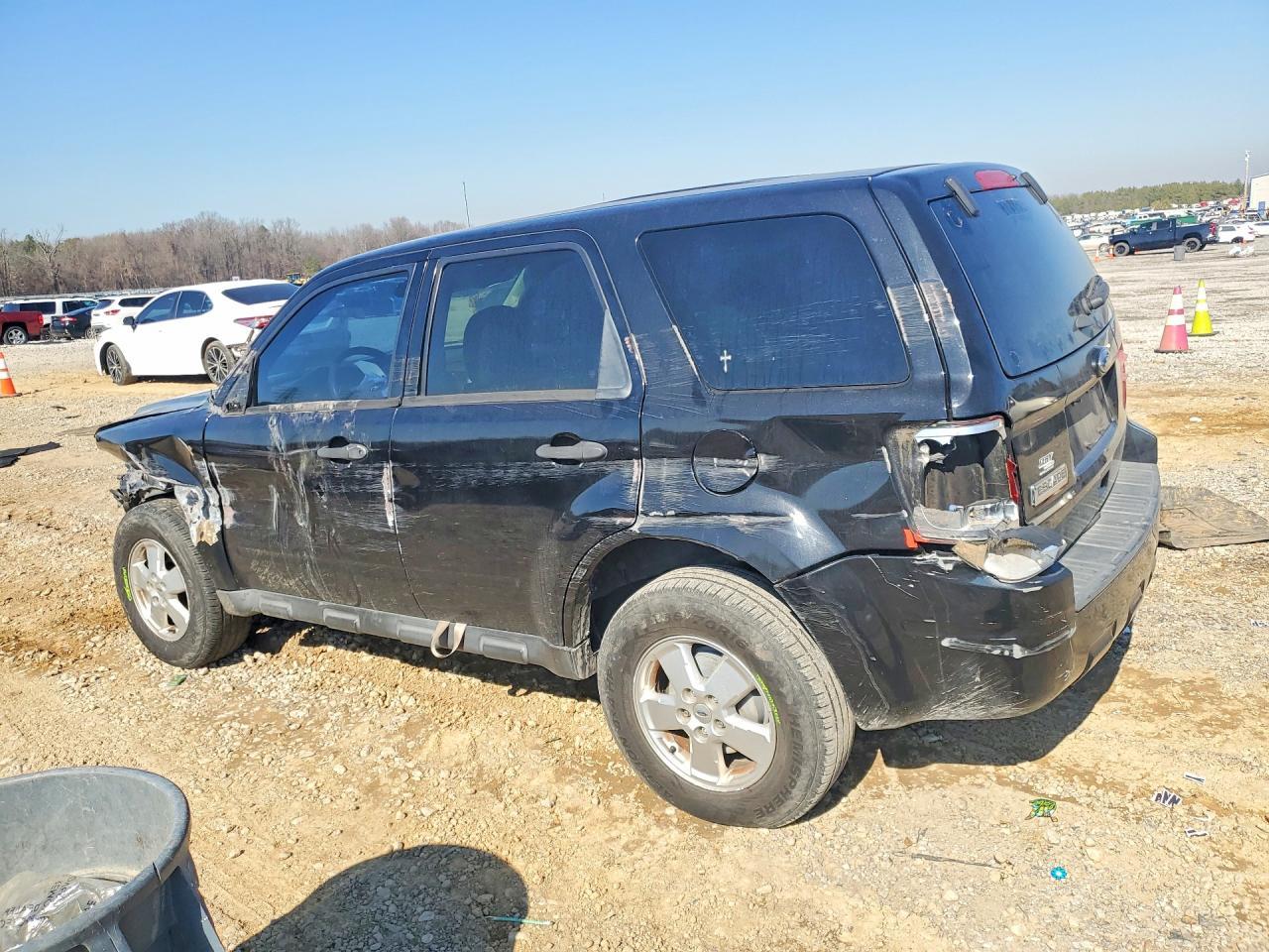 2011 Ford Escape Xls - Фото 2