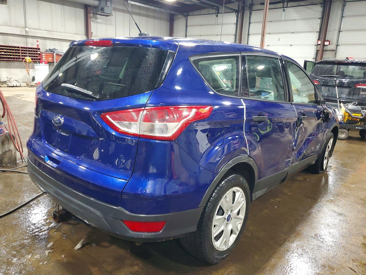 2014 Ford Escape S - Фото 3