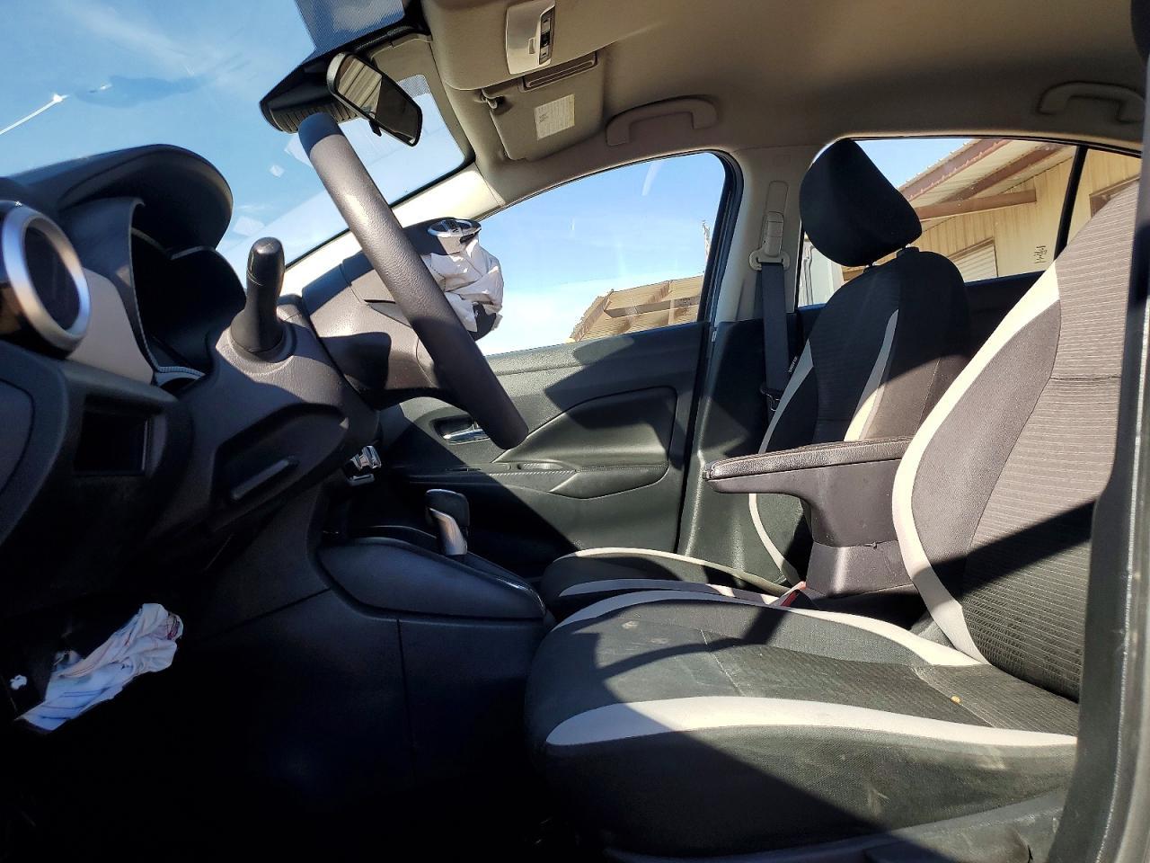 2020 Nissan Versa Sv - Image 7