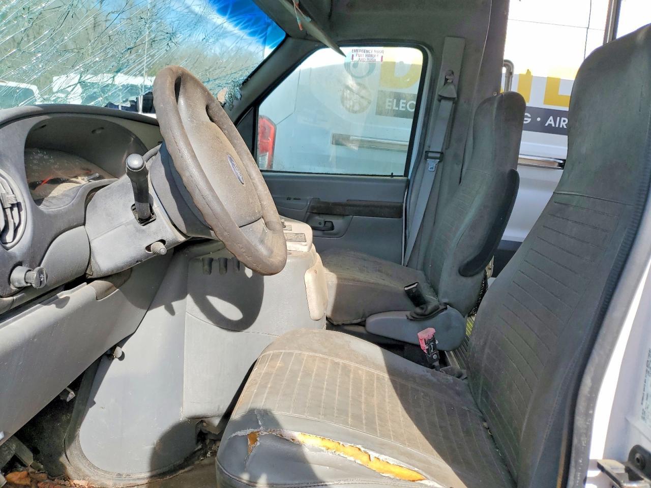 2005 Ford E350 Shuttle Bus - Фото 7