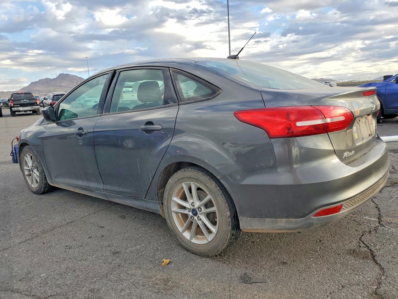 2018 Ford Focus Se - Image 2