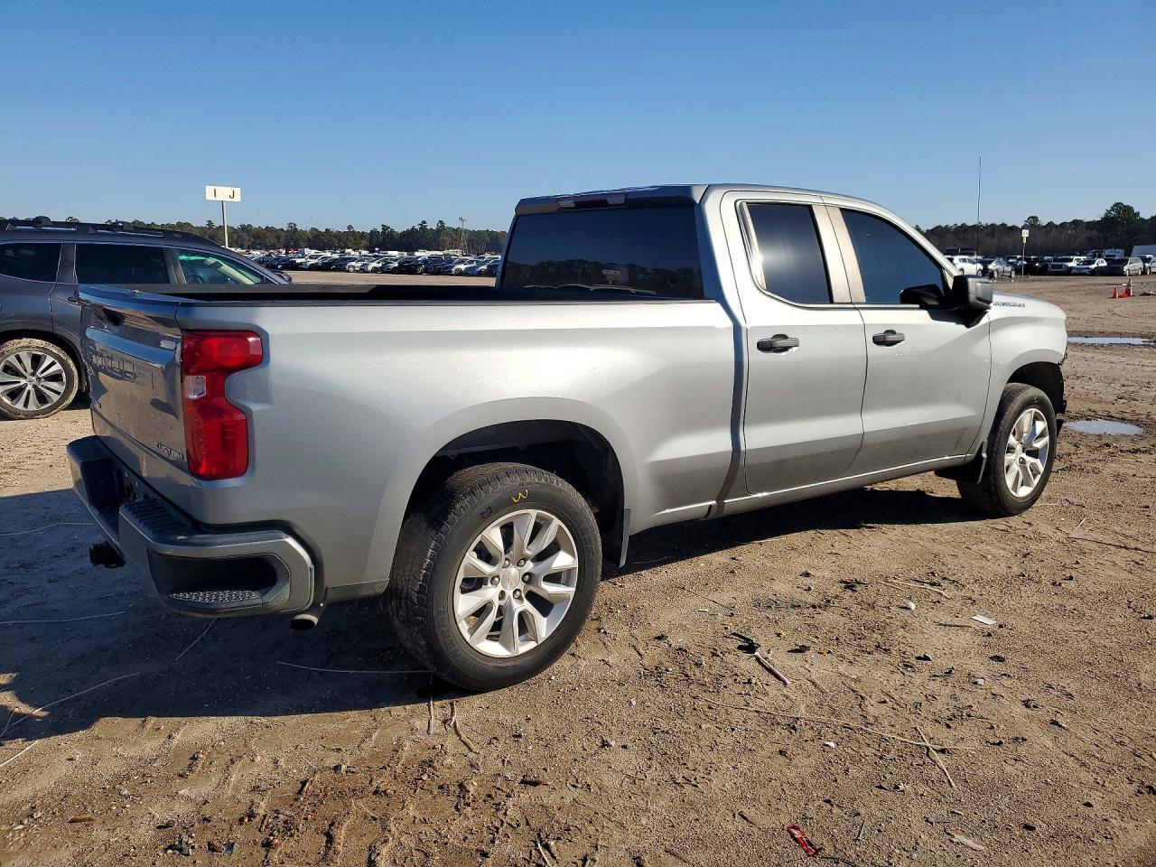 2023 Chevrolet Silverado C1500 Custom - Фото 3