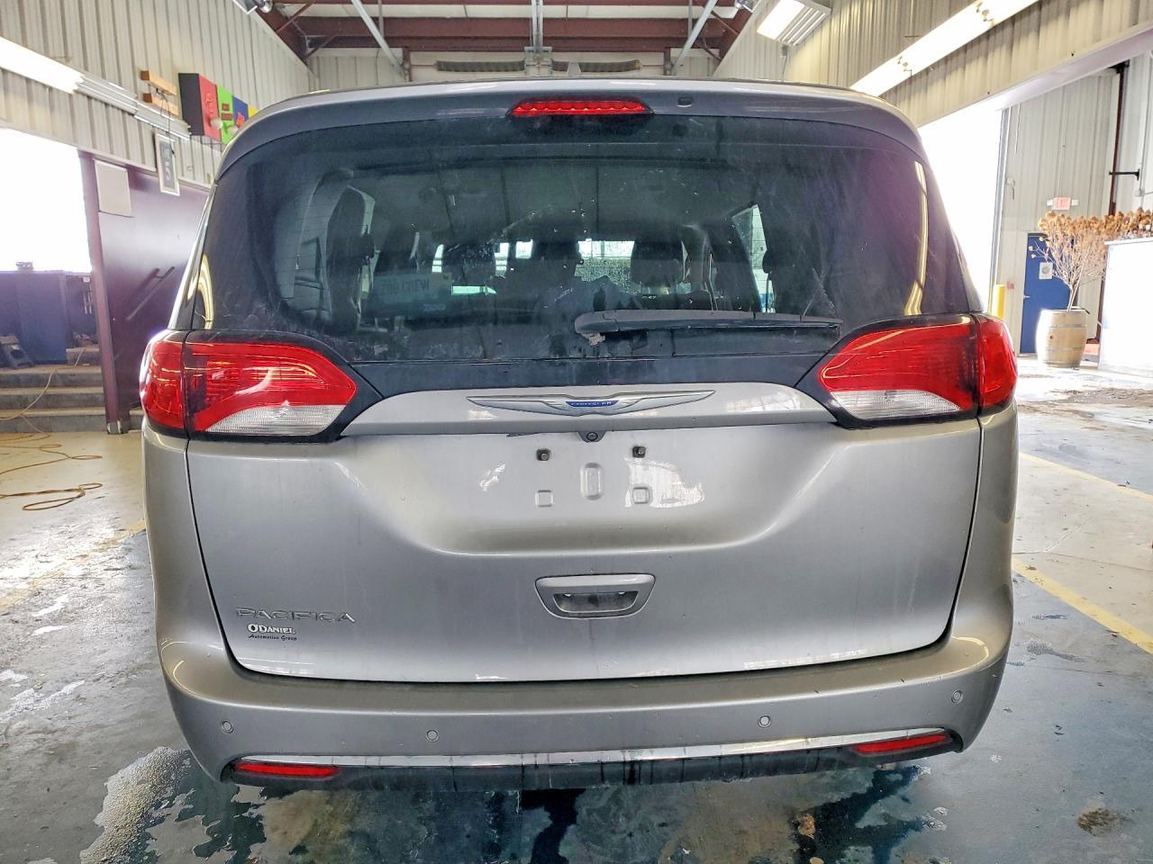 2018 Chrysler Pacifica Touring L Plus - Фото 6