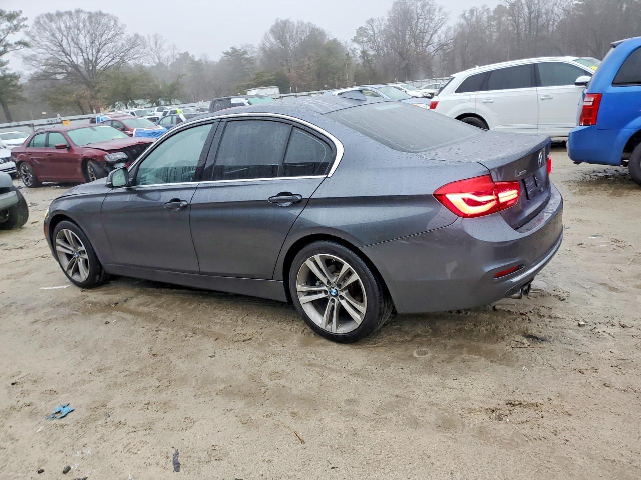 2017 BMW 330 Xi - Фото 2