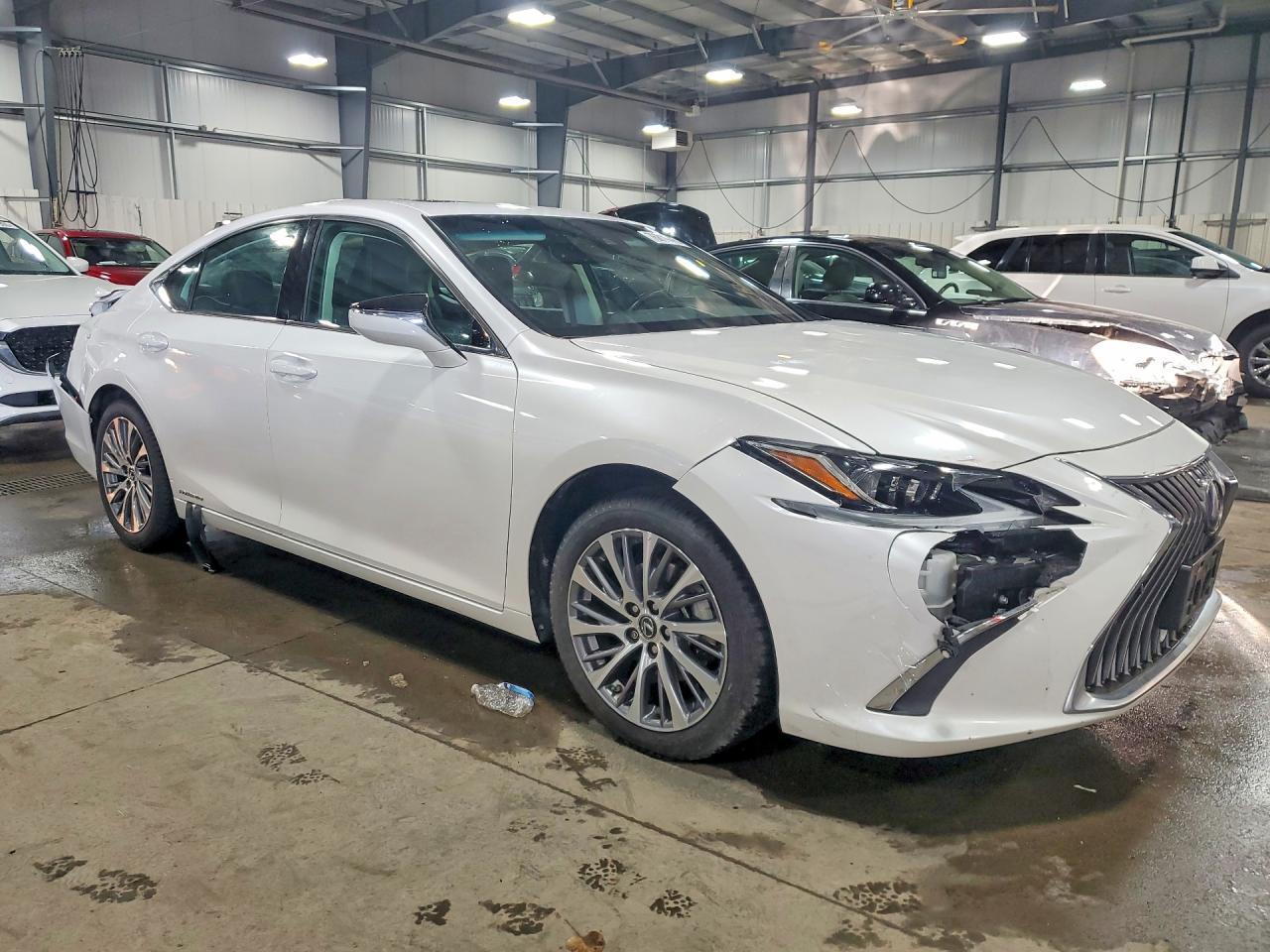 2020 Lexus Es 300H - Фото 4