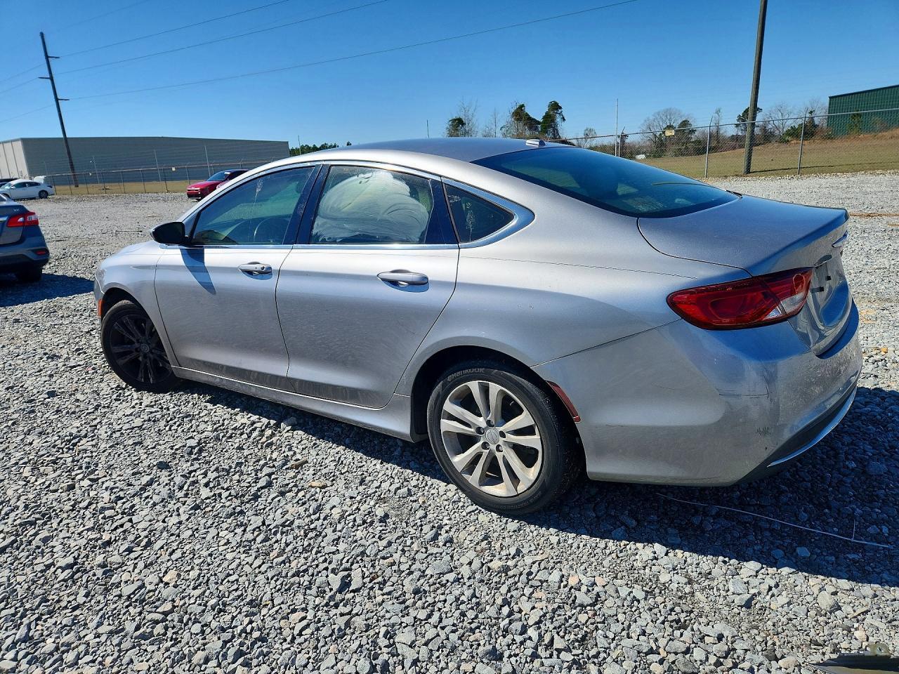 2016 Chrysler 200 Limited - Фото 2