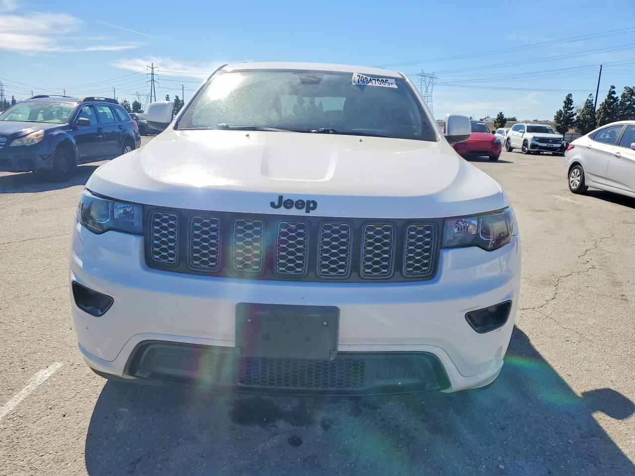 2018 Jeep Grand Cherokee Laredo - Image 5