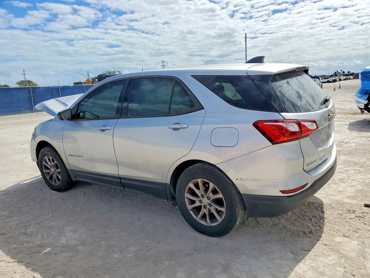 2019 Chevrolet Equinox Ls - Фото 2