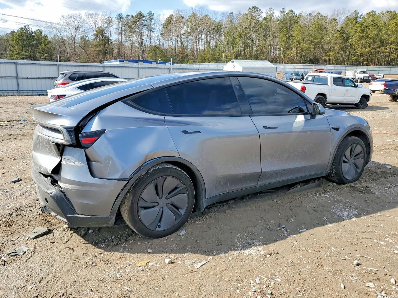 2026 Tesla Model Y - Фото 3
