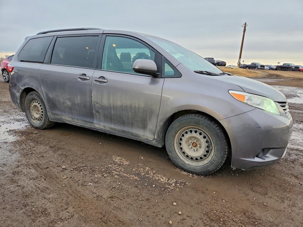 2016 Toyota Sienna Le - Image 4