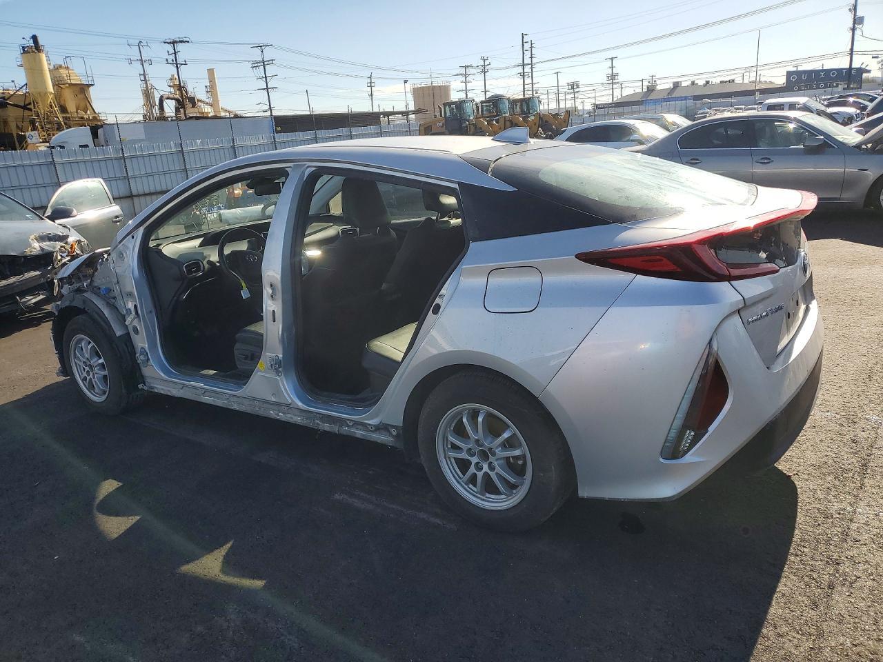 2022 Toyota Prius Prime Le - Image 2
