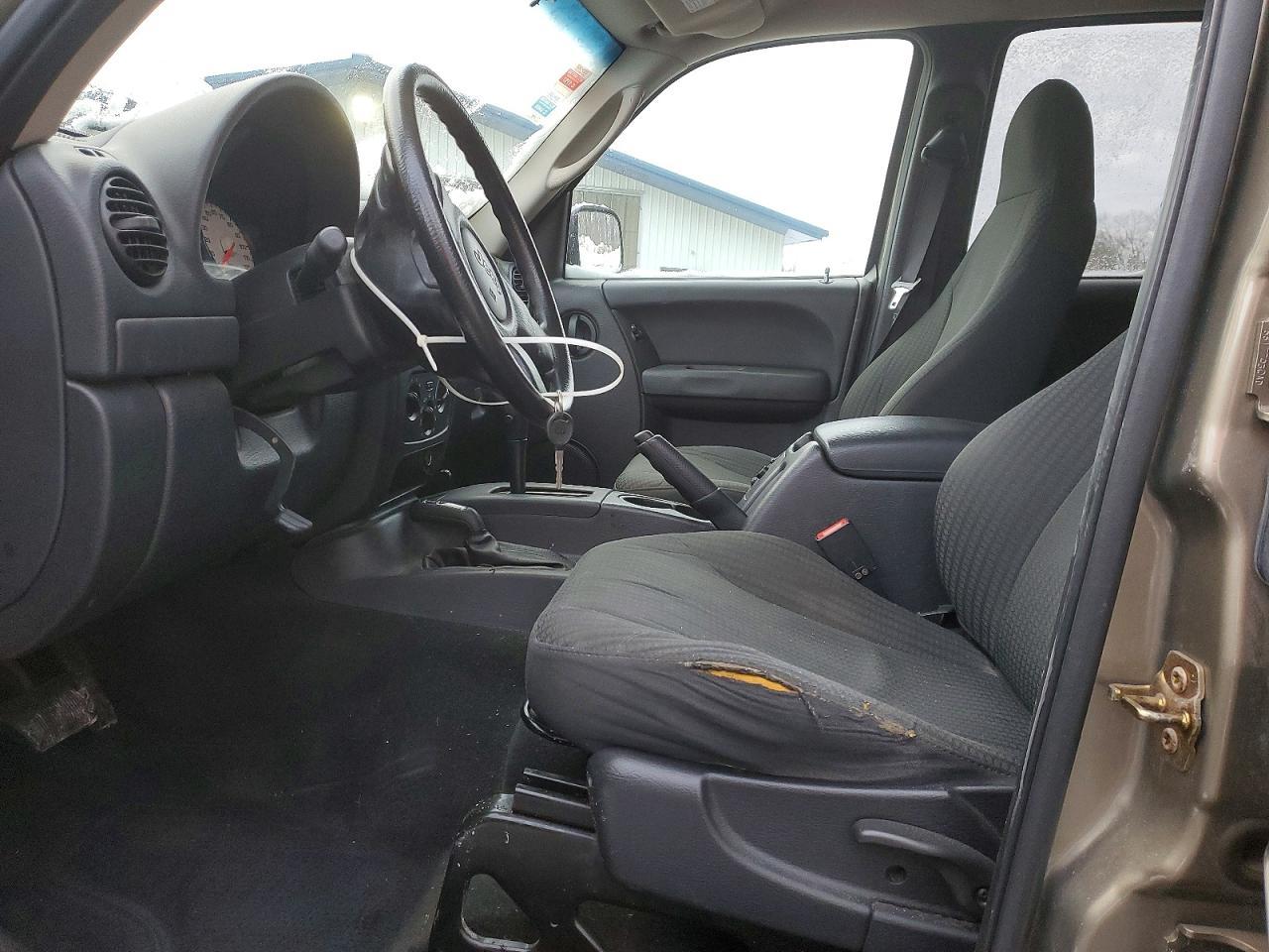 2004 Jeep Liberty Sport - Фото 7