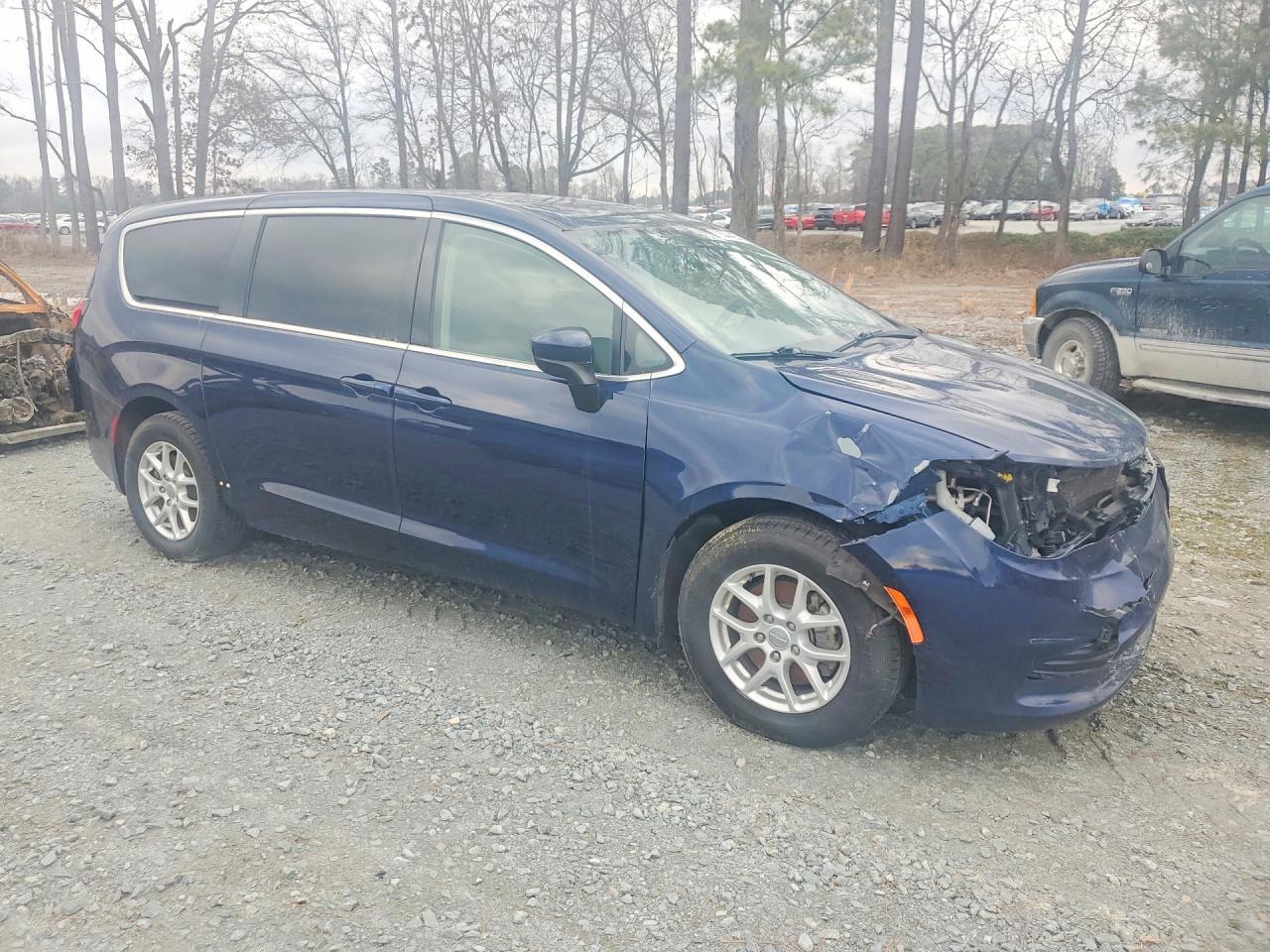 2020 Chrysler Voyager Lx - Фото 4