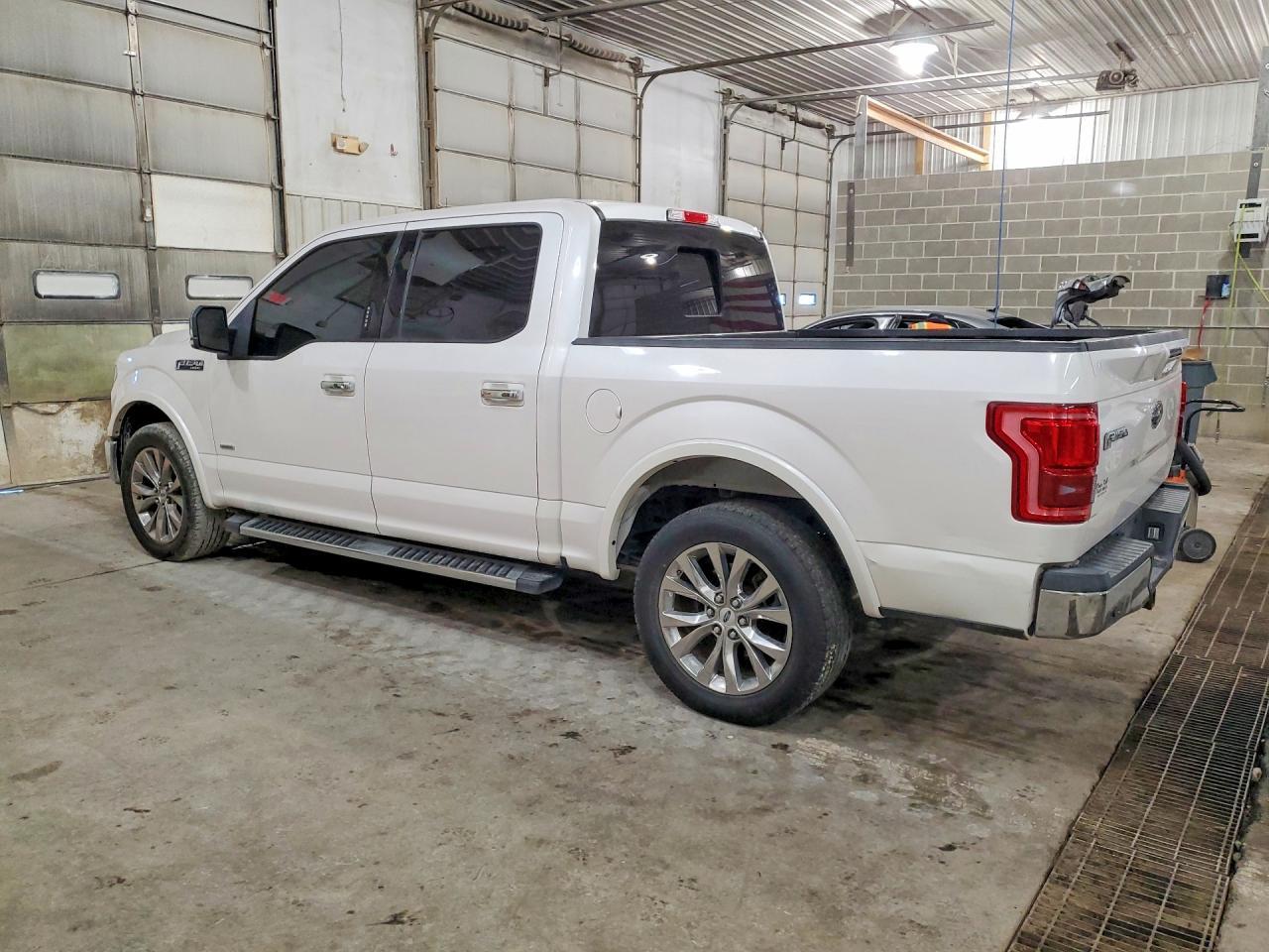 2015 Ford F150 Supercrew - Фото 2