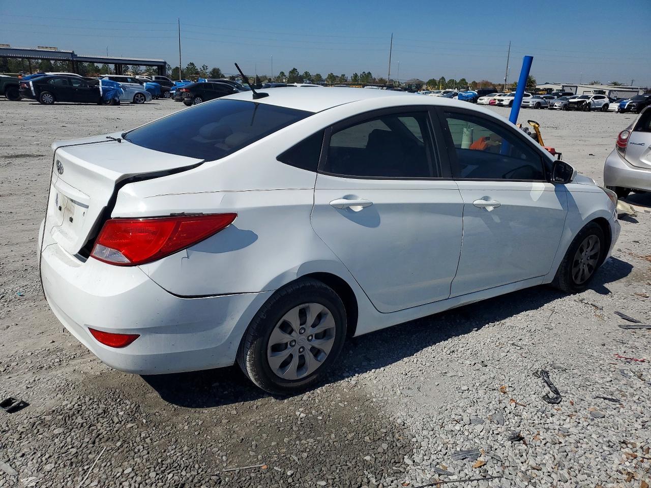 2016 Hyundai Accent Se - Фото 3