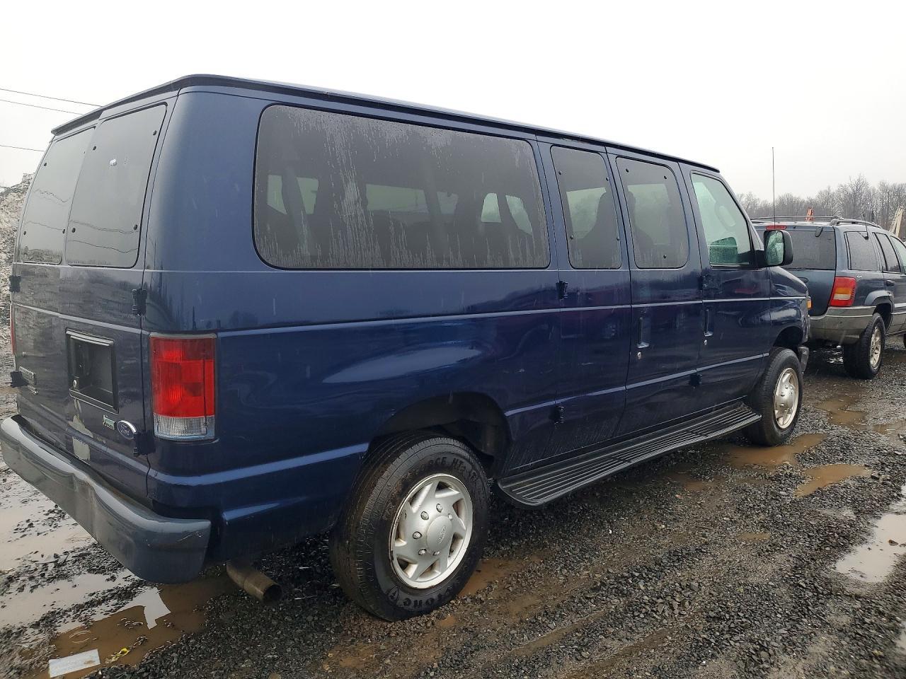 2011 Ford Econoline E350 Super Duty Wagon - Фото 3
