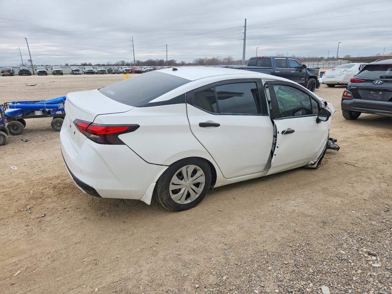 2021 Nissan Versa - Фото 3