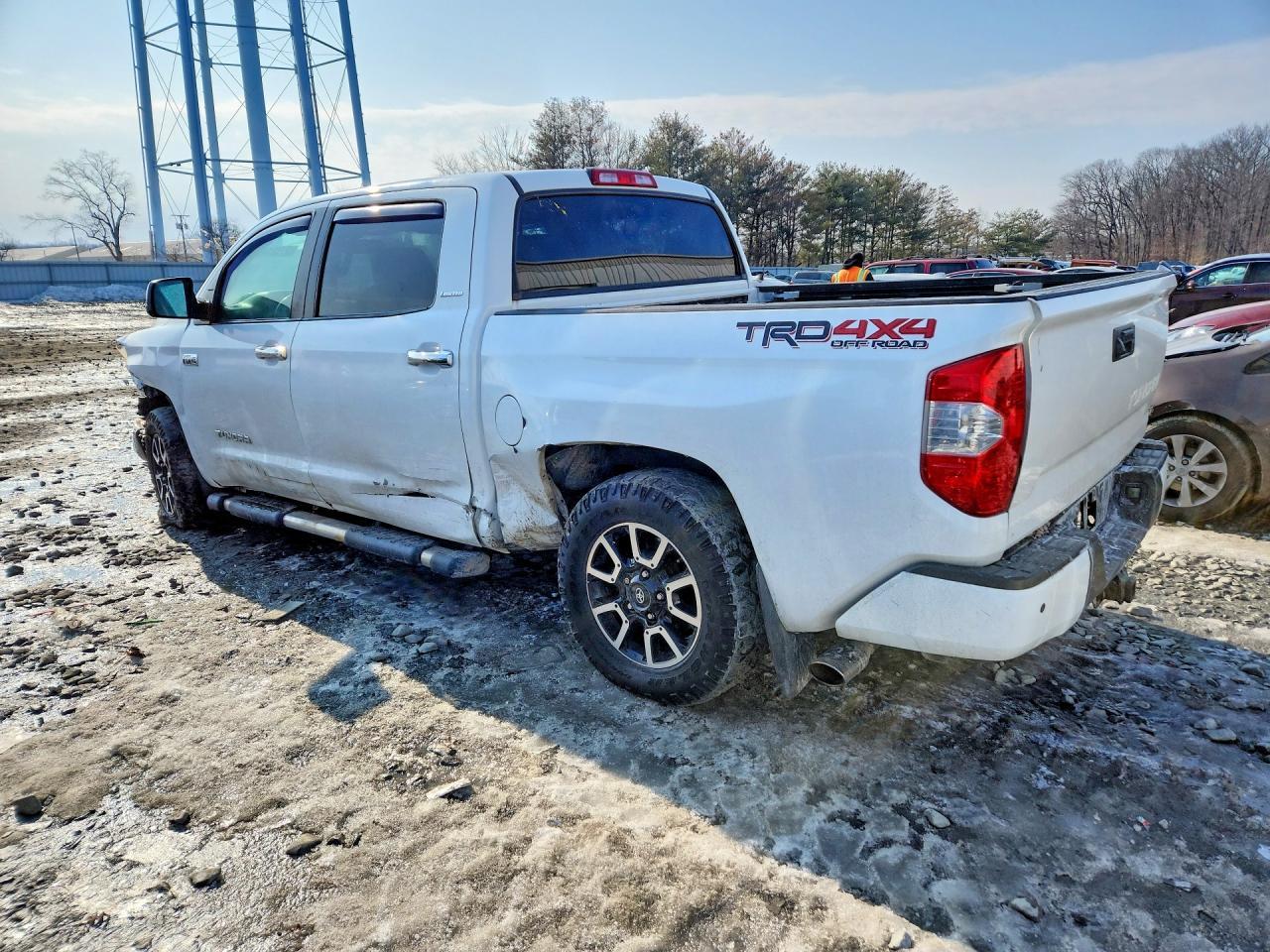 2015 Toyota Tundra Limited - Фото 2