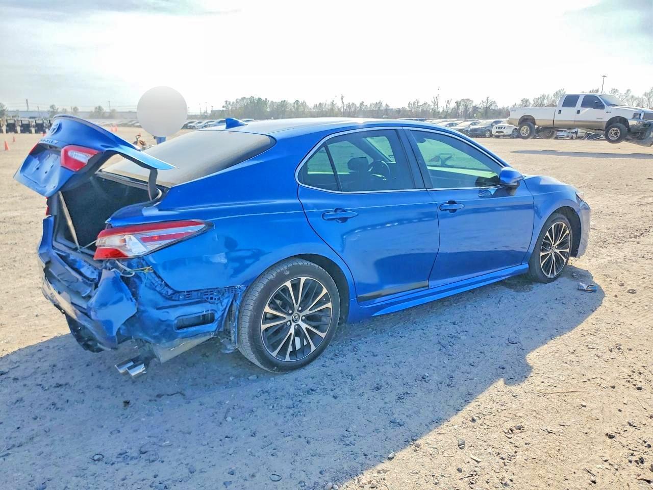 2019 Toyota Camry Se - Фото 3