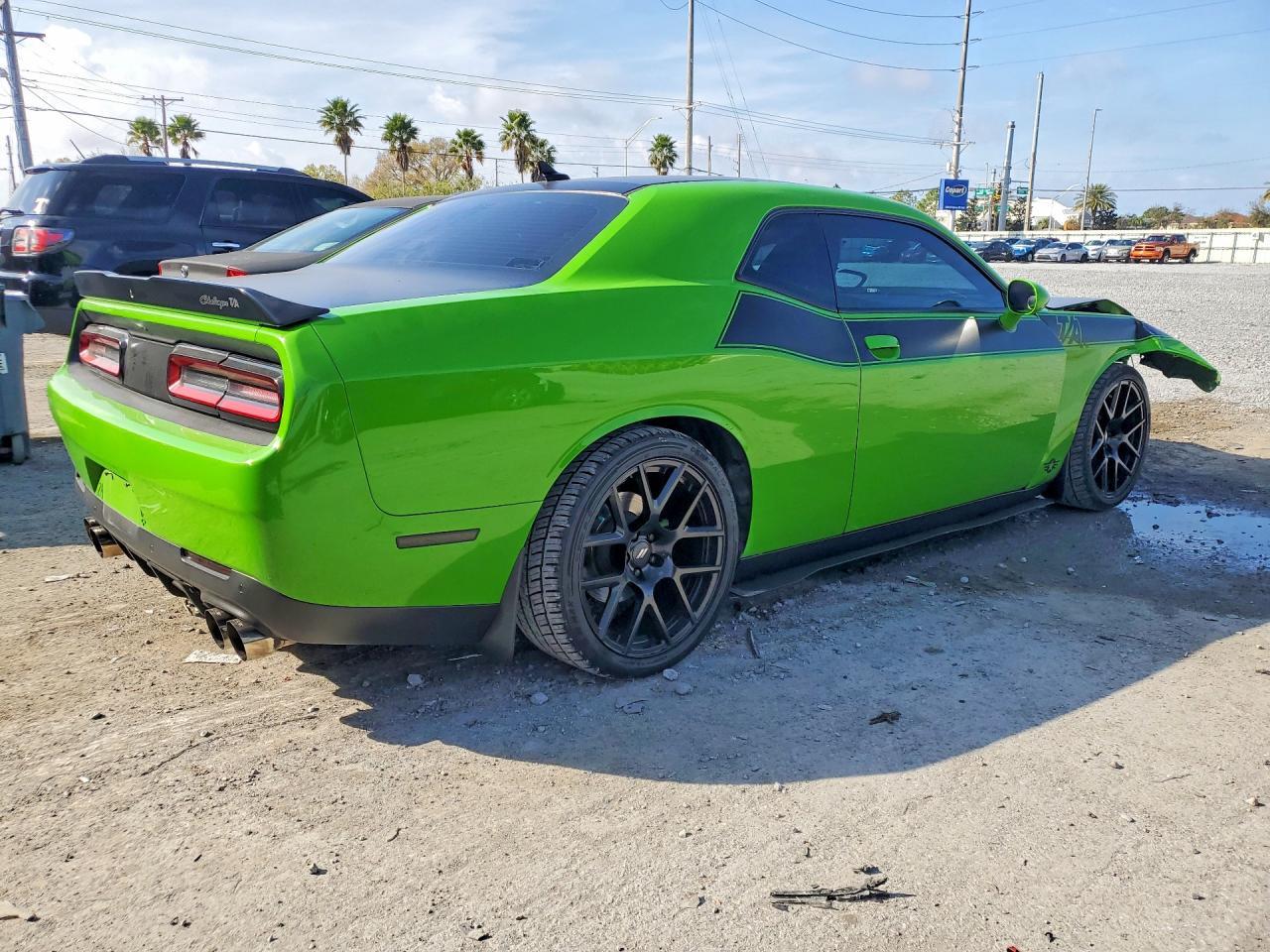 2017 Dodge Challenger R - Image 3