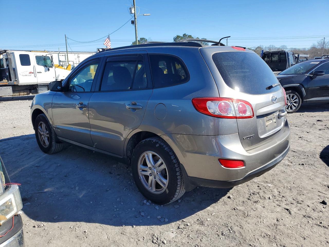 2011 Hyundai Santa Fe - Image 2