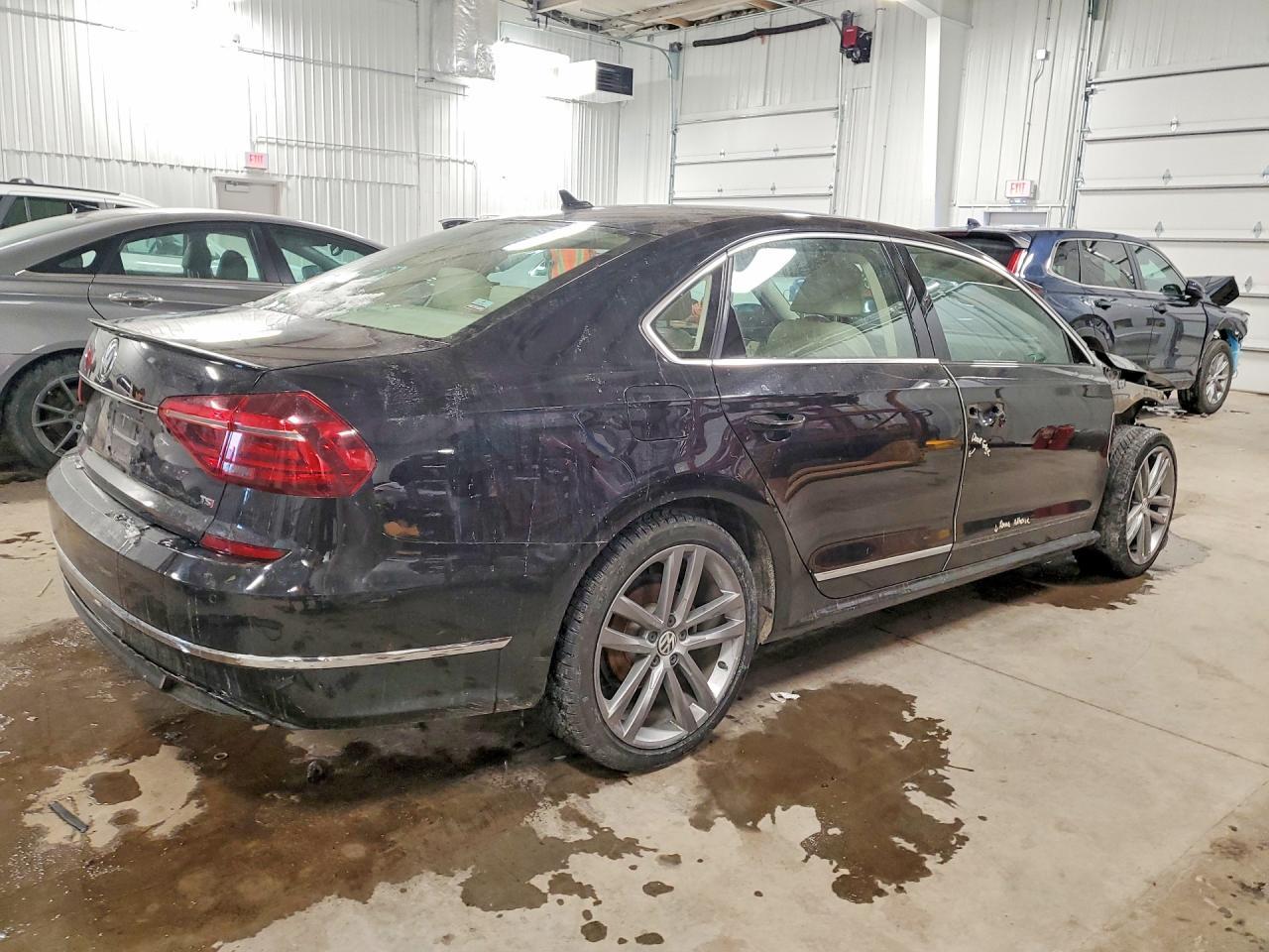 2019 Volkswagen Passat Se R-Line - Фото 3