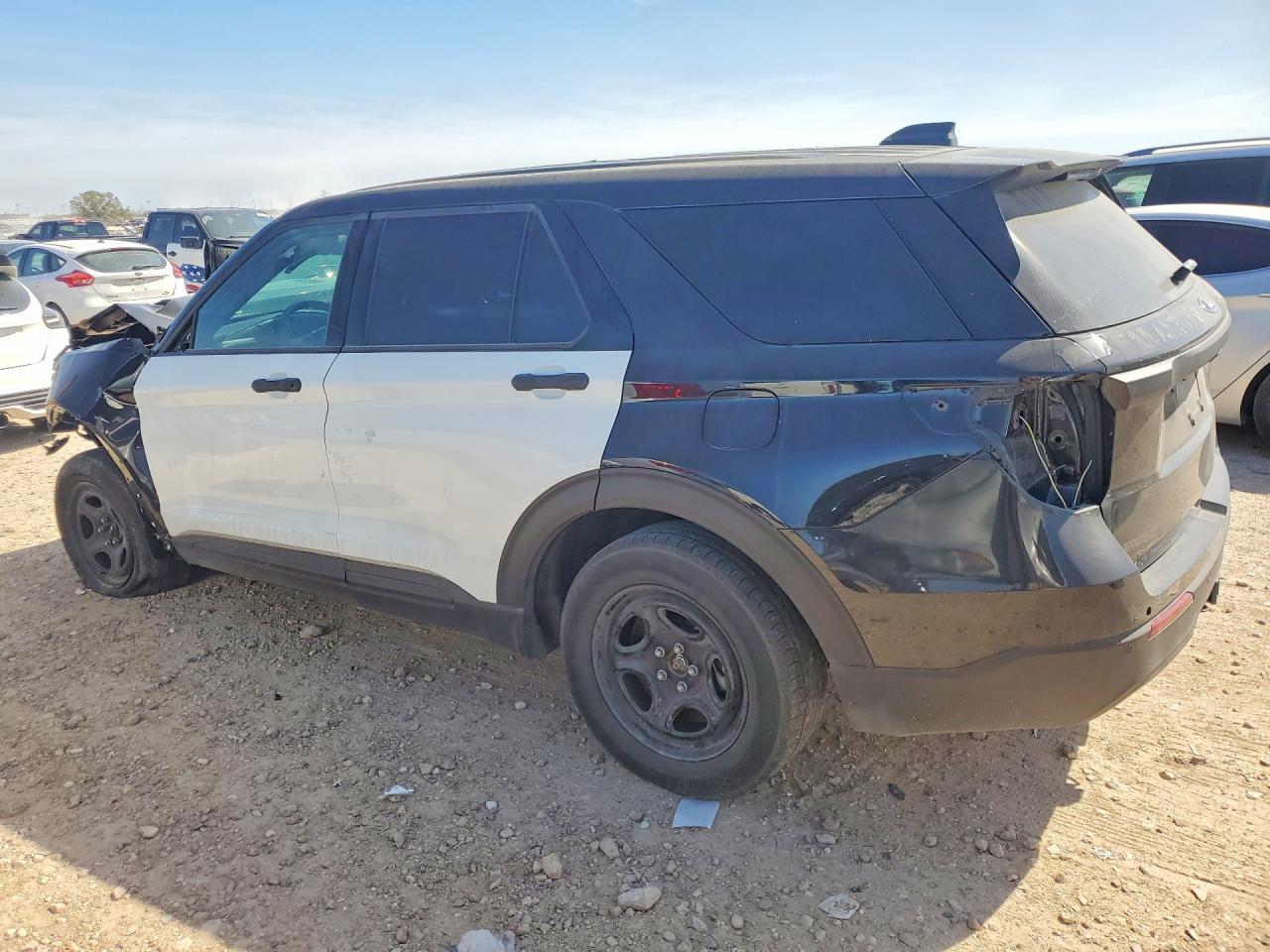 2025 Ford Explorer Police Interceptor - Image 2