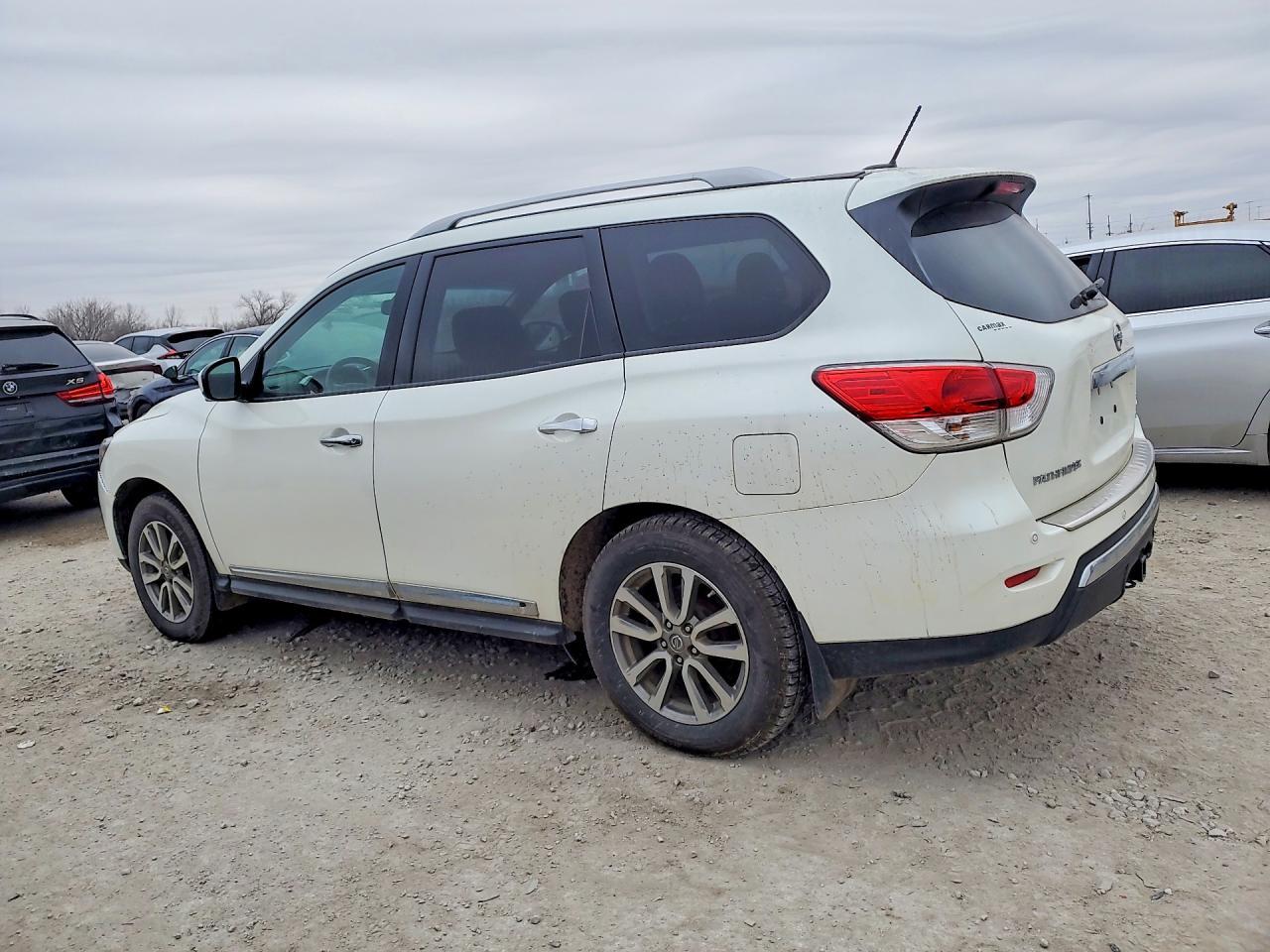 2015 Nissan Pathfinder S - Фото 2