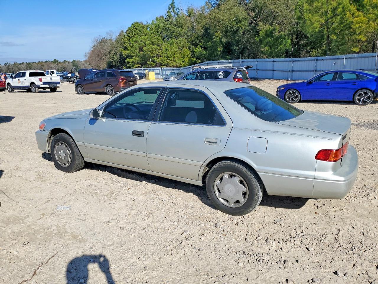 2000 Toyota Camry Ce - Фото 2