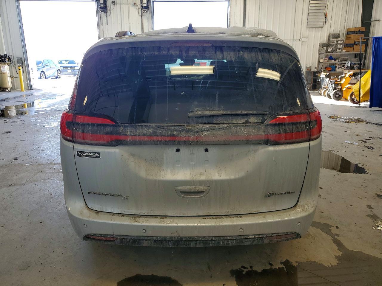 2024 Chrysler Pacifica Hybrid Select - Image 6