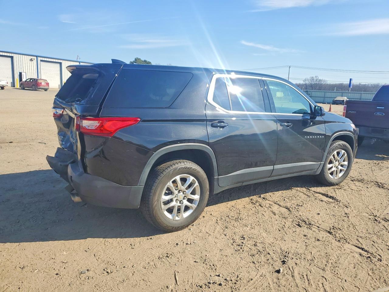2020 Chevrolet Traverse Ls - Фото 3