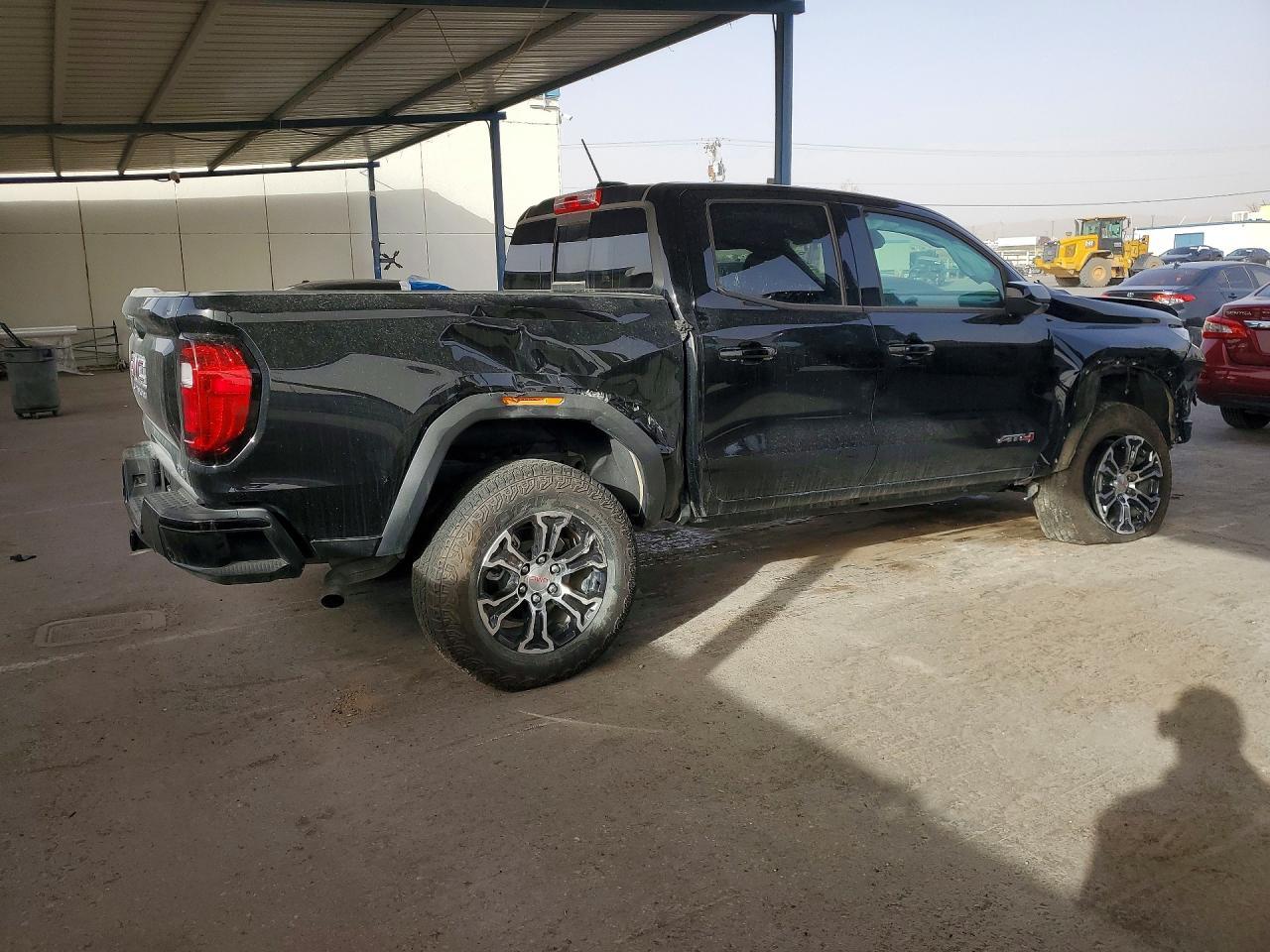 2025 GMC Canyon At4 - Image 3