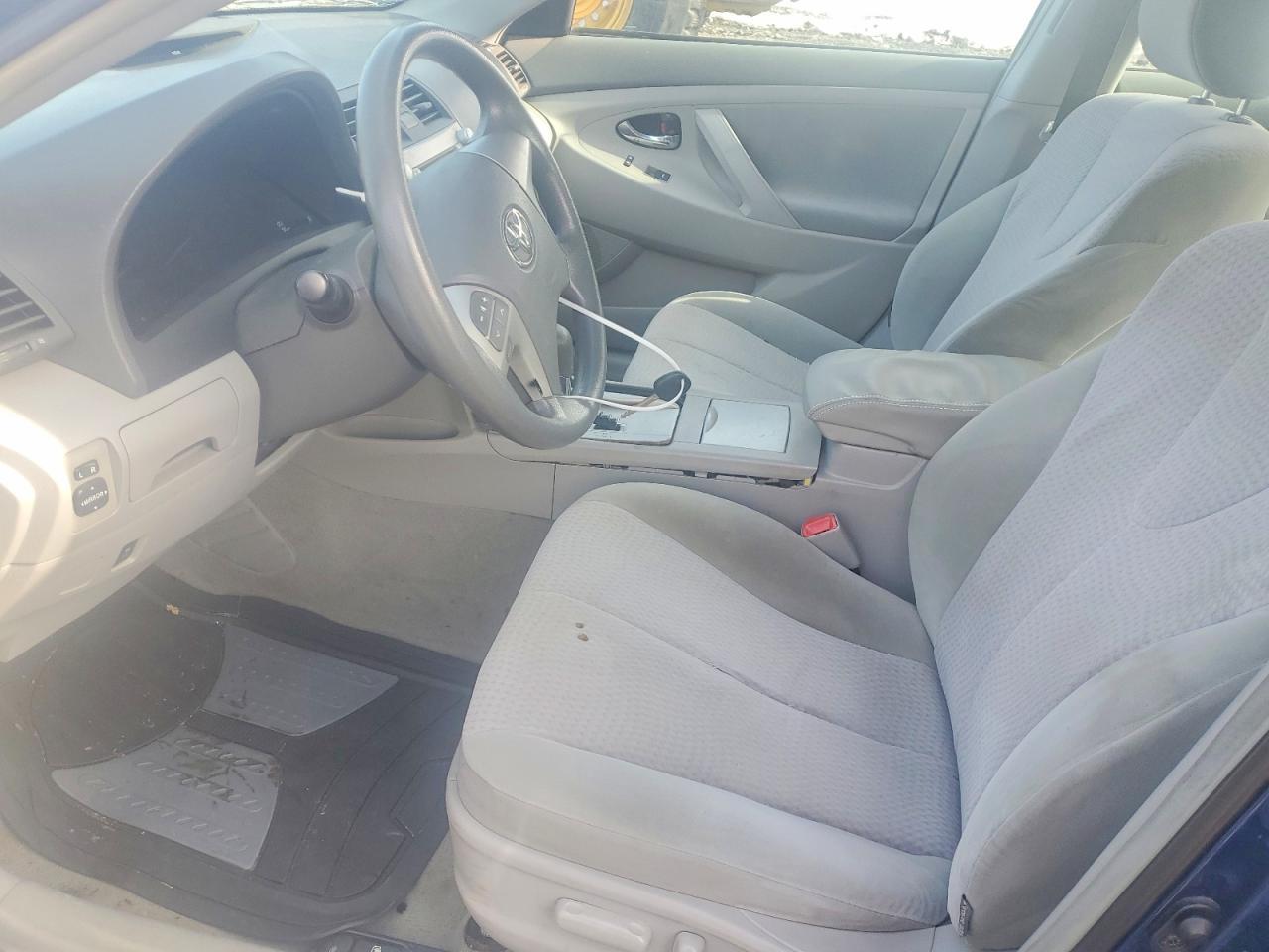 2010 Toyota Camry Le - Фото 7