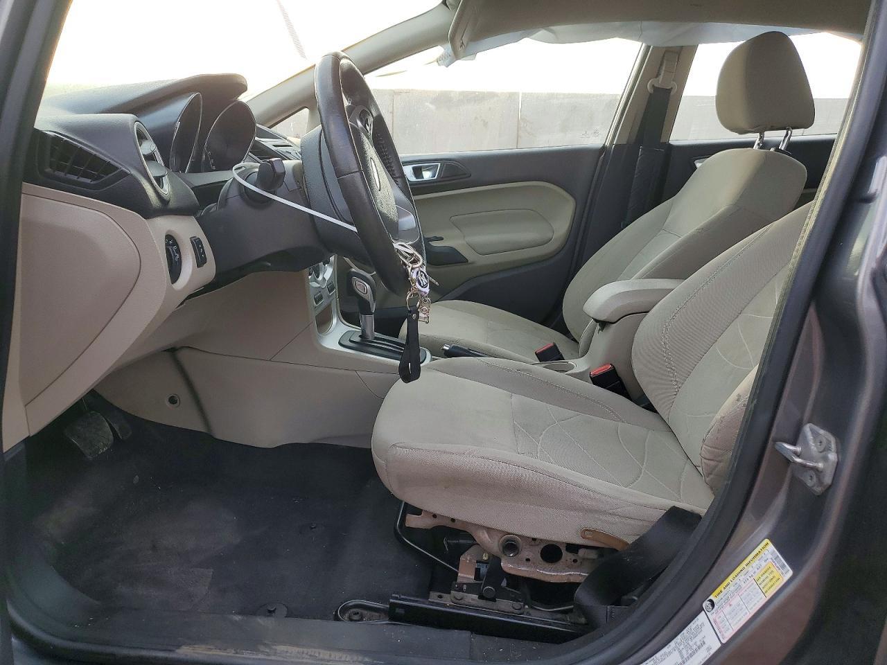 2014 Ford Fiesta Se - Фото 7