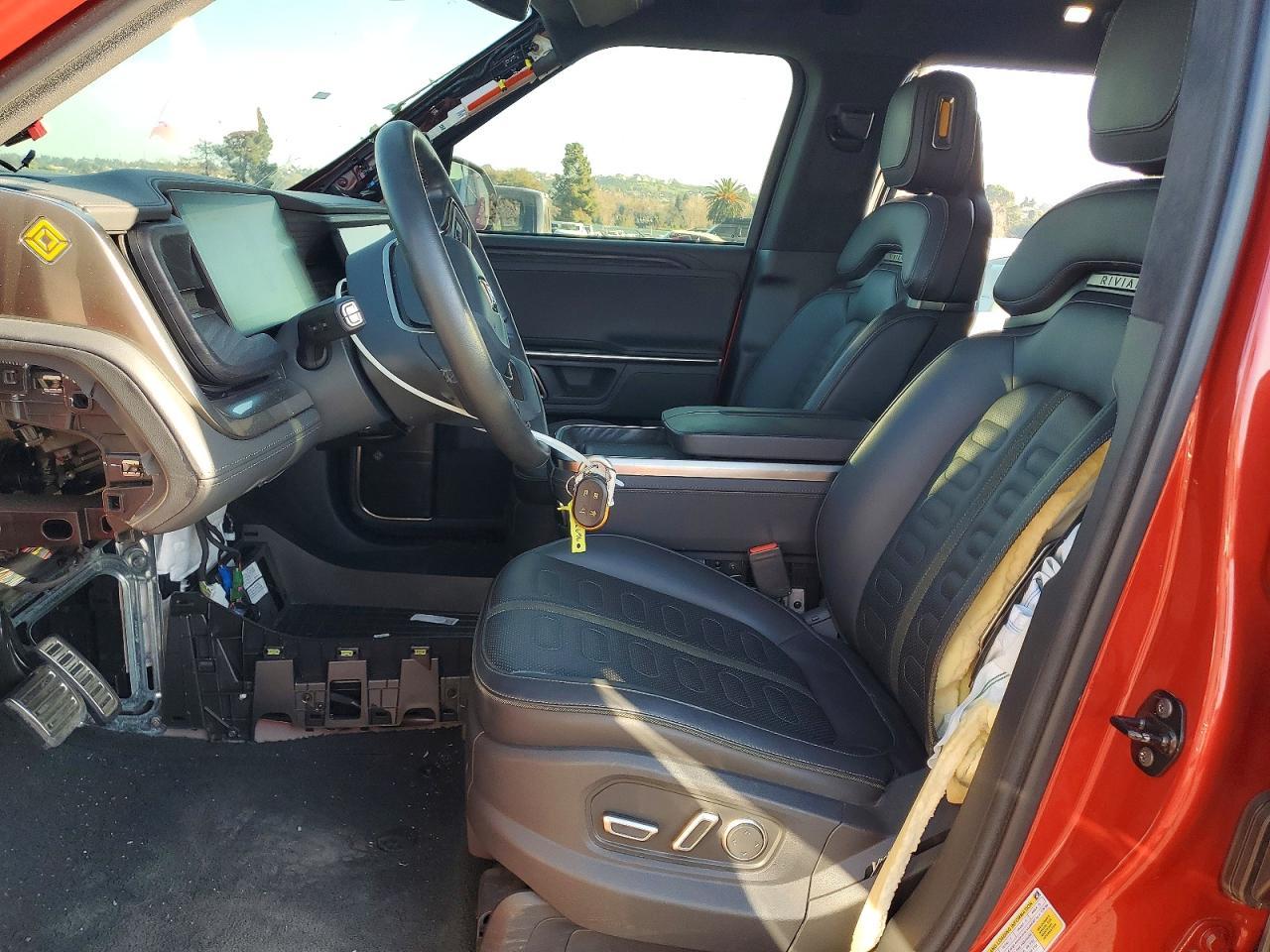 2024 Rivian R1S Adventure - Фото 7