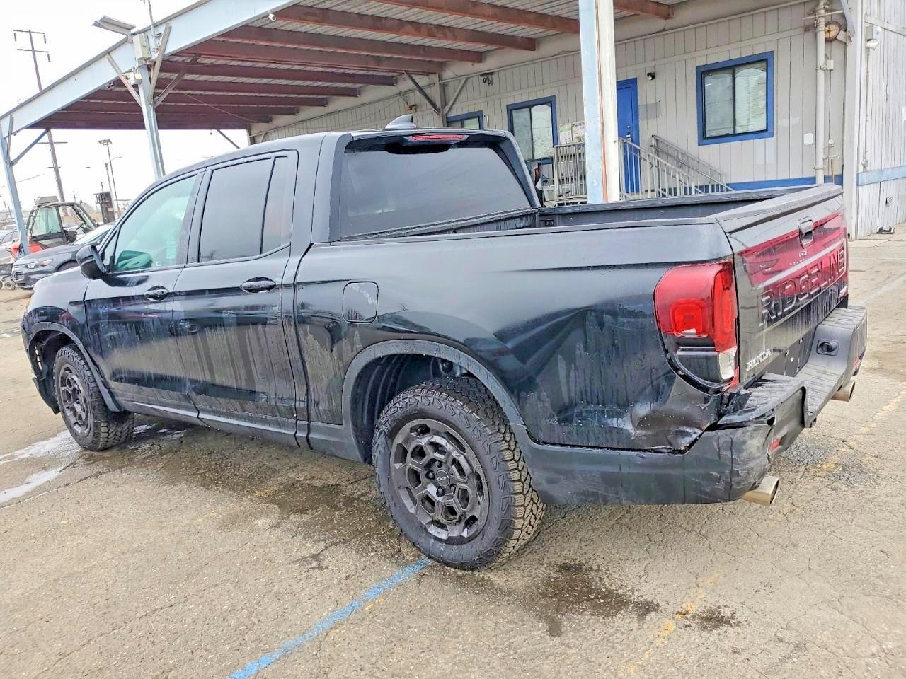 2025 Honda Ridgeline Sport - Image 2