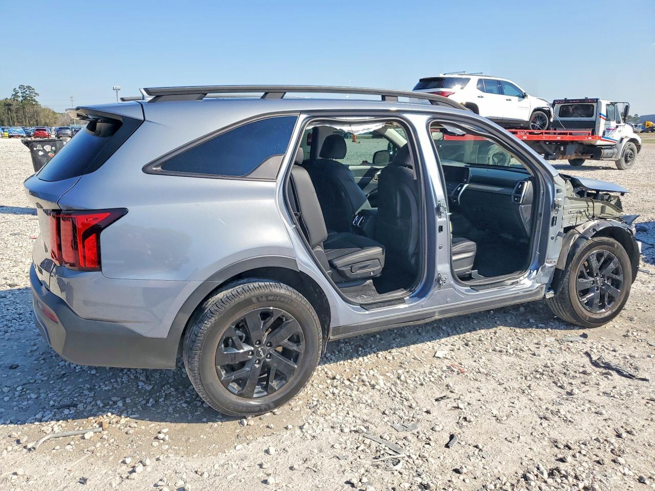 2022 Kia Sorento S - Фото 3