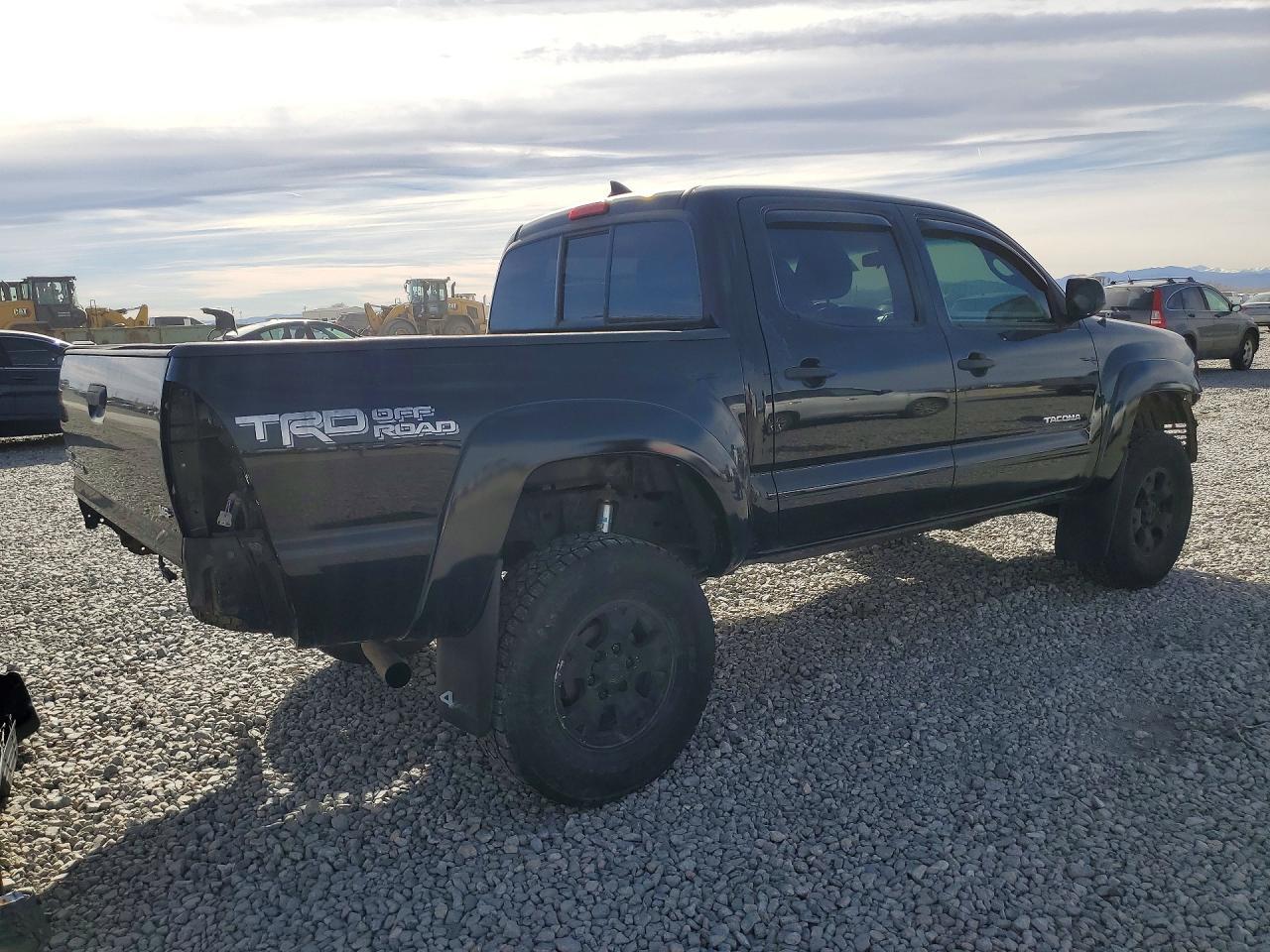 2015 Toyota Tacoma V6 - Image 3