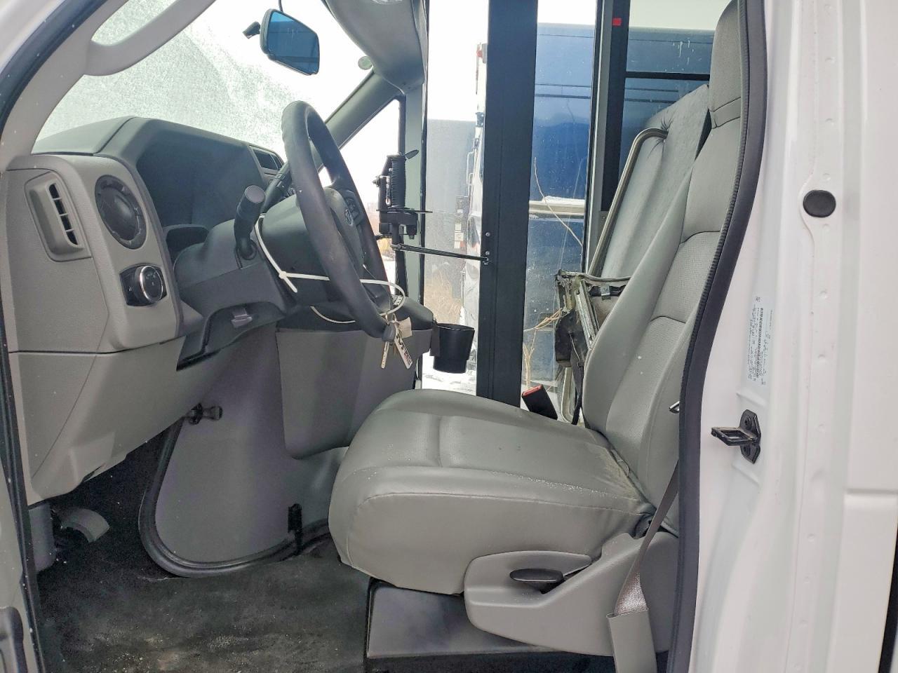 2025 Ford Econoline E350 Super Duty Cutaway Van - Фото 7