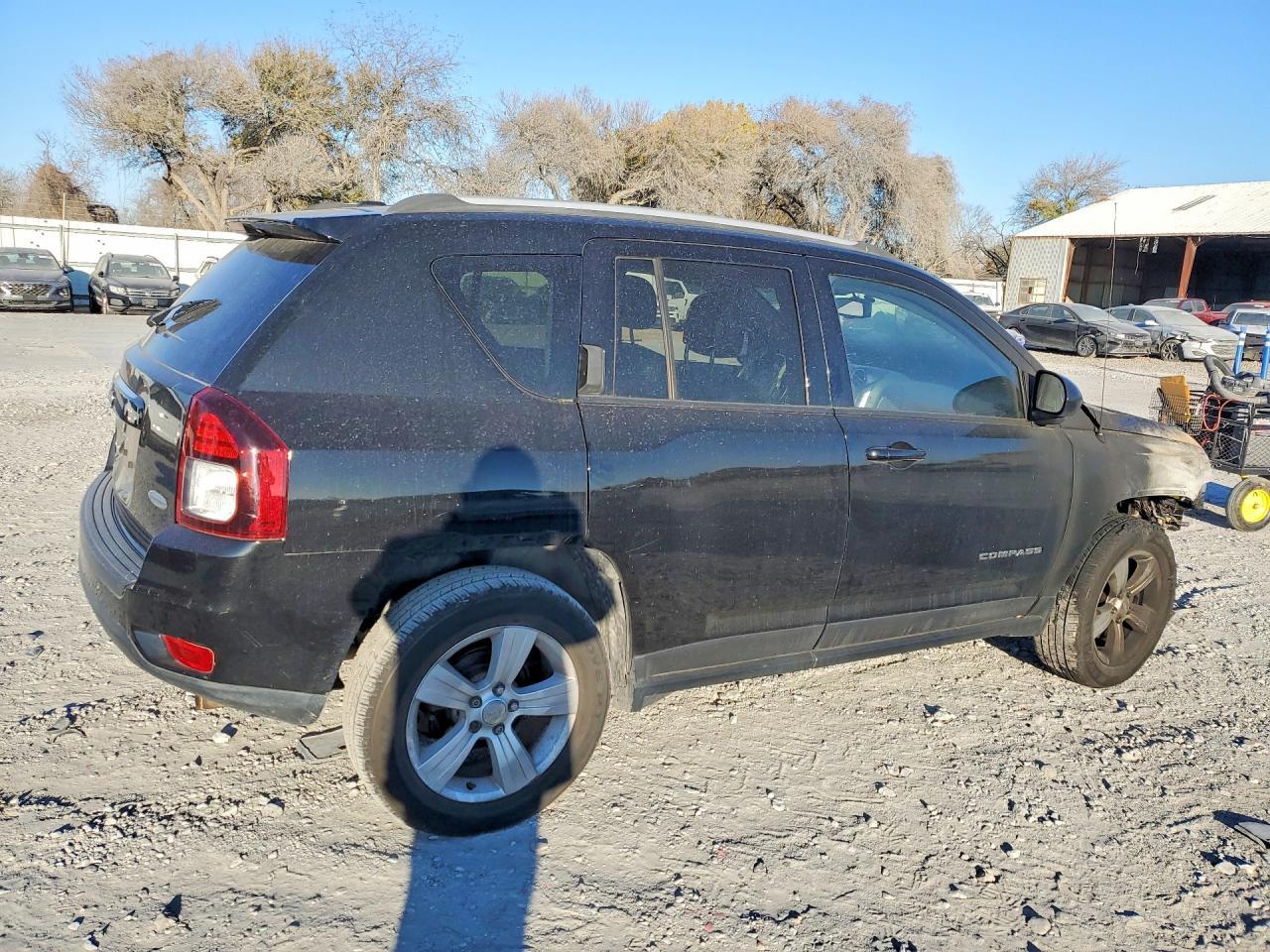 2016 Jeep Compass Latitude - Image 3