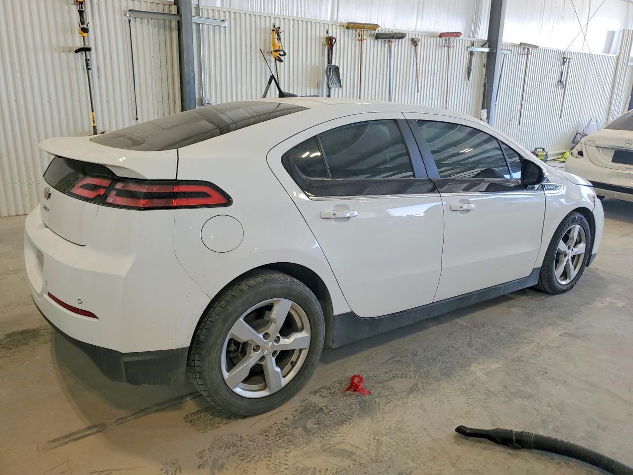 2014 Chevrolet Volt - Image 3
