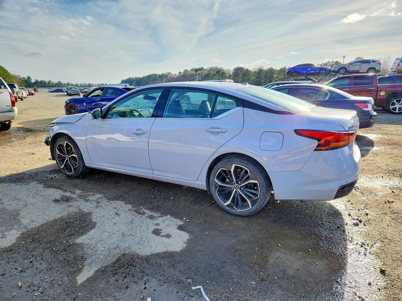2024 Nissan Altima 2.5 Sr - Image 2
