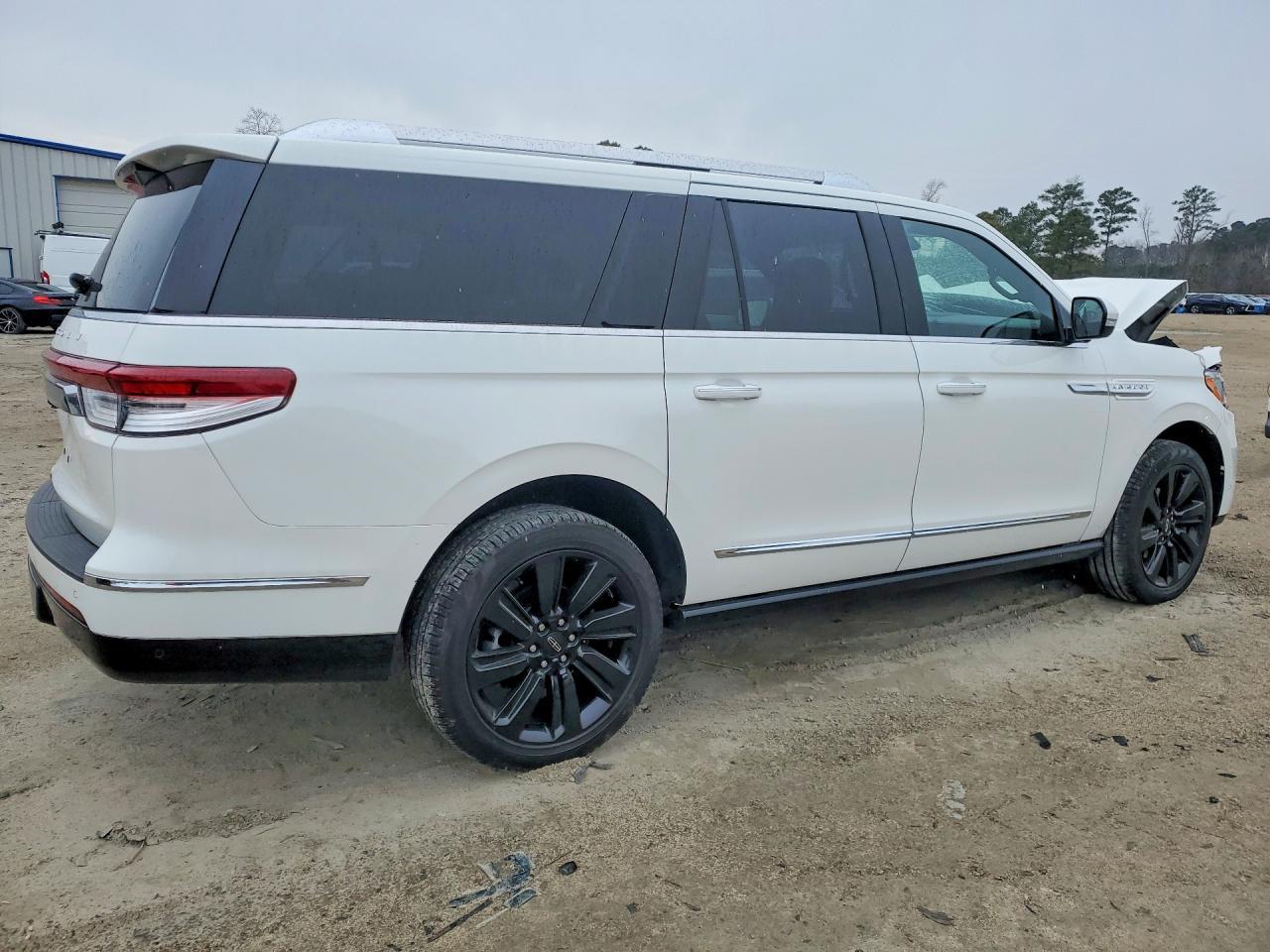 2022 Lincoln Navigator L Reserve - Image 3