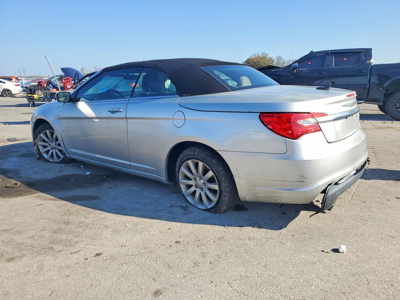2011 Chrysler 200 Touring - Image 2